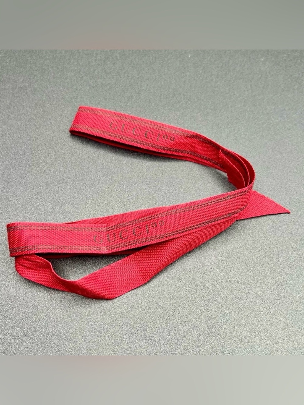 Gucci Ribbon Strand 33” in Maroon